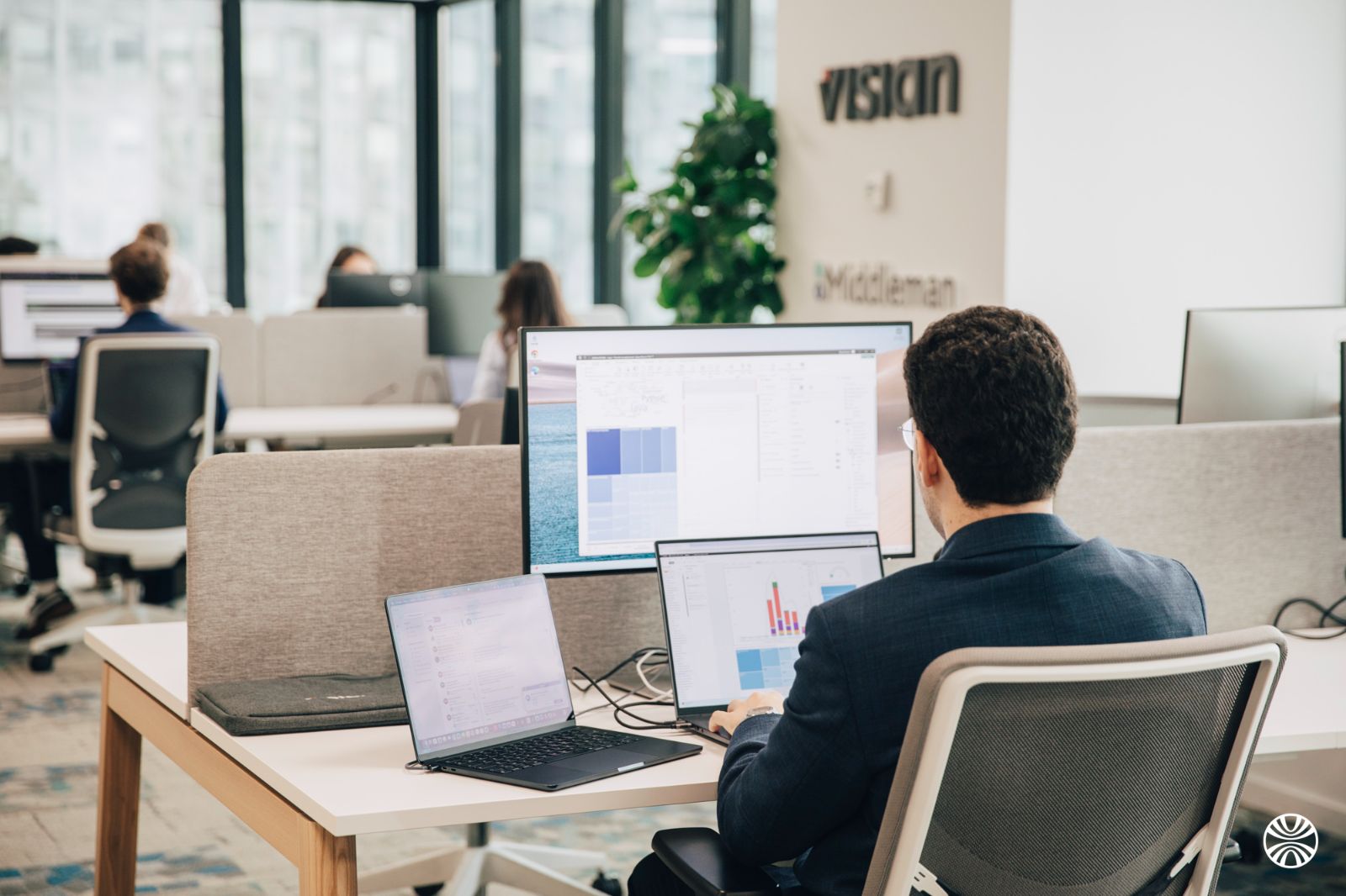 Consultant data sur un tableau de bord